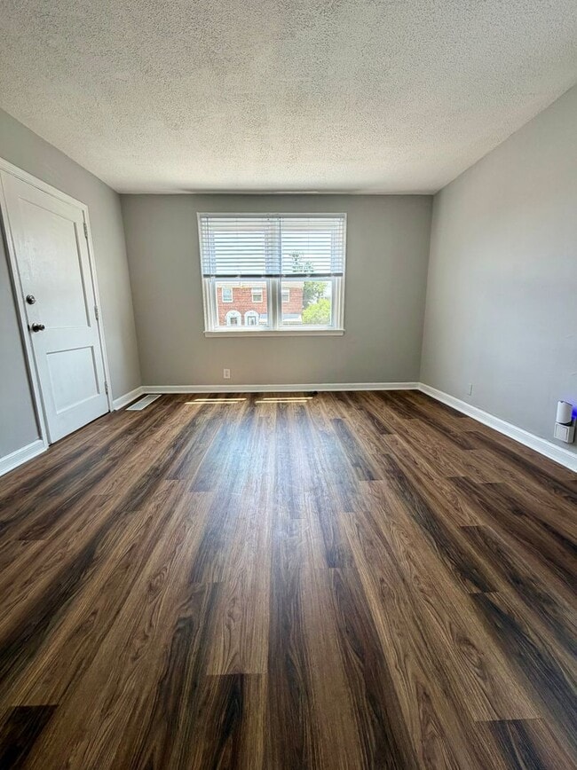 Photo - 1617 Roumfort Rd Unidad 1