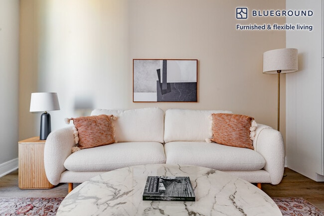 Photo - 4924 St Elmo Ave Unidad FL8-ID1073