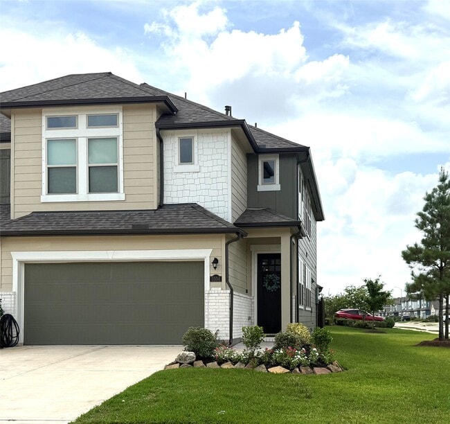 Building Photo - 5504 Hyde Park Dr