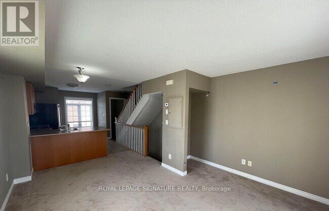 Photo - 870 Jane St