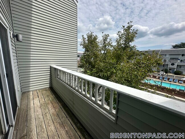 Photo - 154 N Beacon St Unidad B4