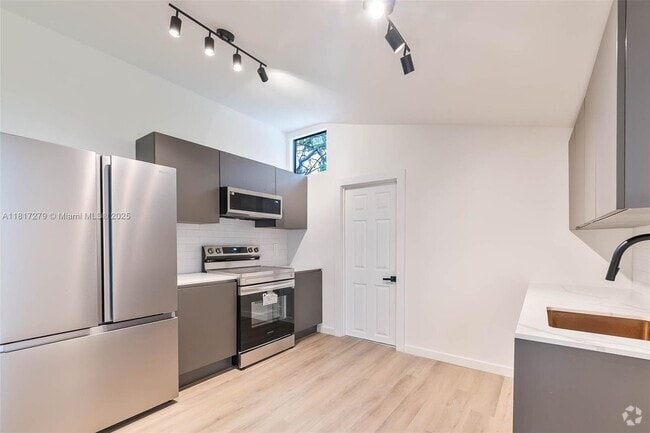 Building Photo - 25 NW 78th St Unit 2 Rental