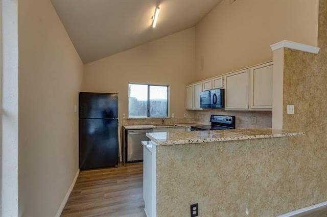 10611 Woodleaf Dr