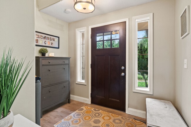 Photo - 5705 Woodside Dr SE