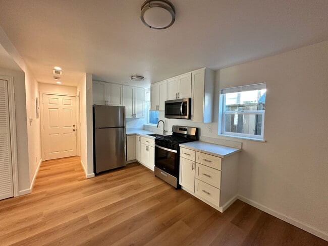 Photo - Blades Market Unit #5310