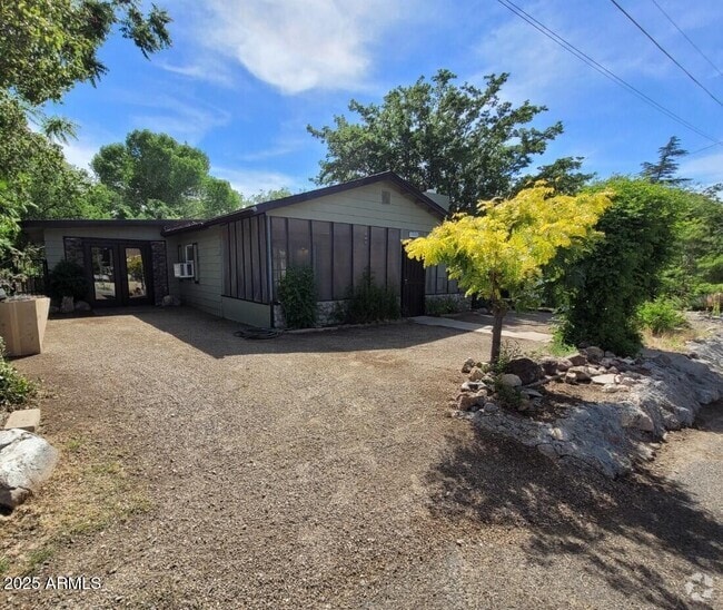 Building Photo - 16685 Shrine Dr Rental