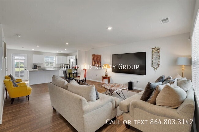 Photo - 653 McCormick Ln