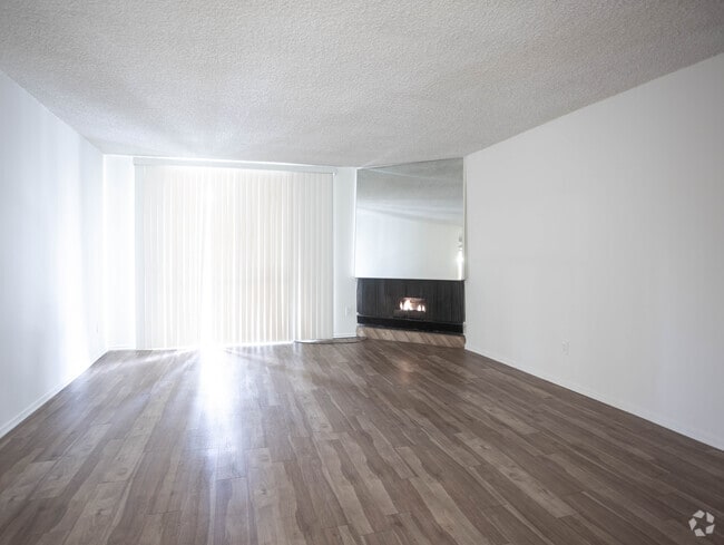 Green Valley Circle Apartments