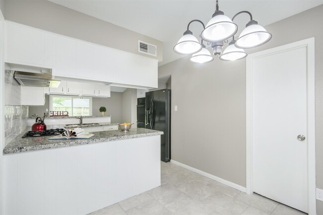 Photo - 9619 Rockhurst Dr