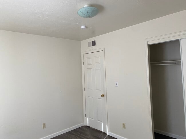 Photo - 2504 Chelwood Park Blvd NE Unit Apartment A