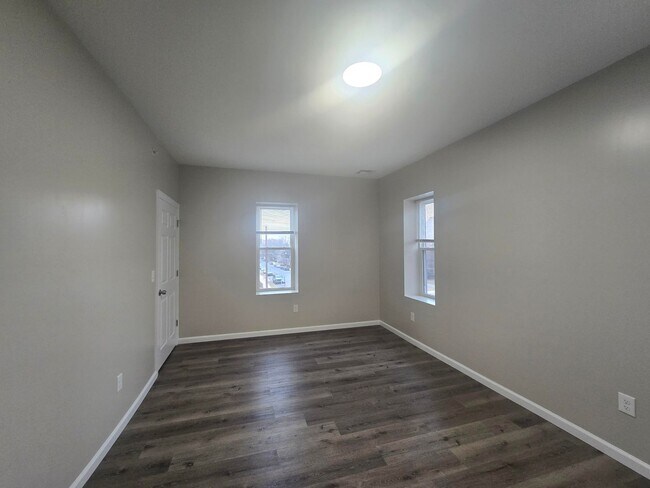 Photo - NEW LISTING: 1-Bed w/ Private Laundry & Parking Unit 3