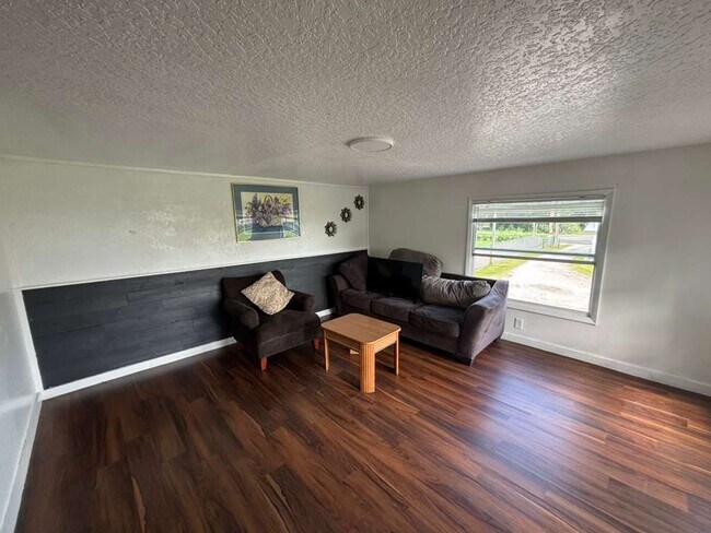 Photo - 615 Clearlake Rd