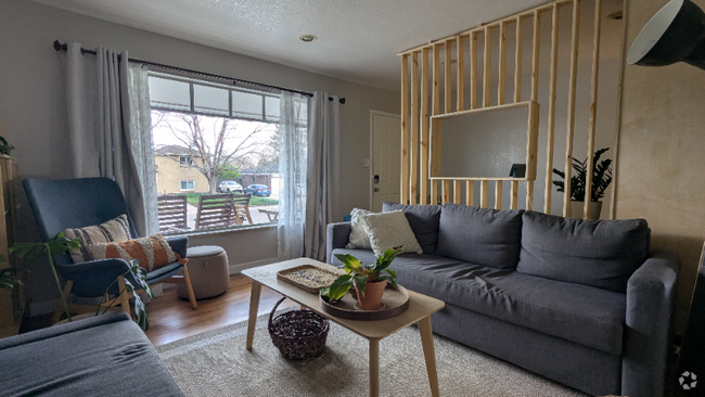 Building Photo - 1355 S Yarrow St Rental