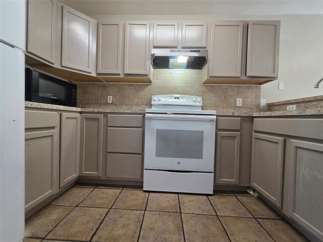 Photo - 2200 Katy Ln