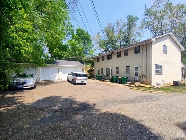 Building Photo - 3237 Douglas Dr N Rental