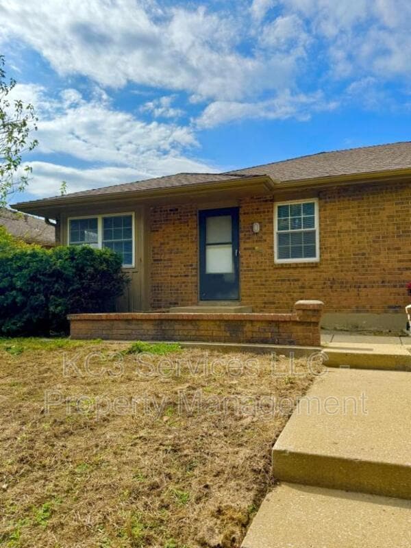 Photo - 1023 SW Kingscross Rd