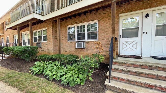 Photo - 363 Cranbury Rd Condo Unit D01