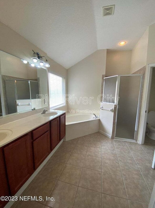 Photo - 533 Alice Cove Ct