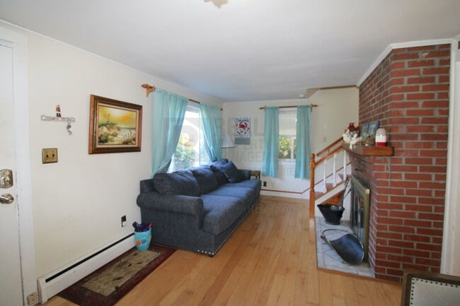 Photo - 163 Winnacunnet Rd