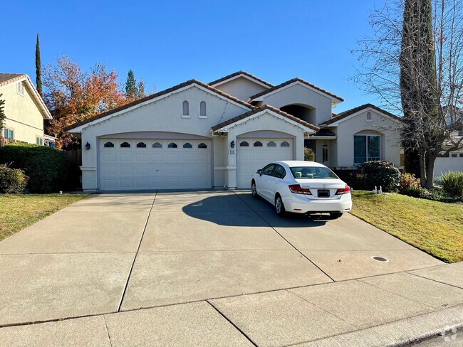 Building Photo - Three Bedroom Two Bathroom in Folsom Rental