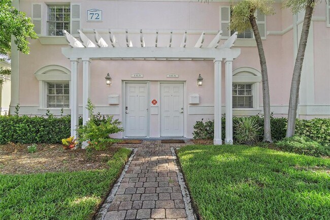 165 Pompano Dr SE