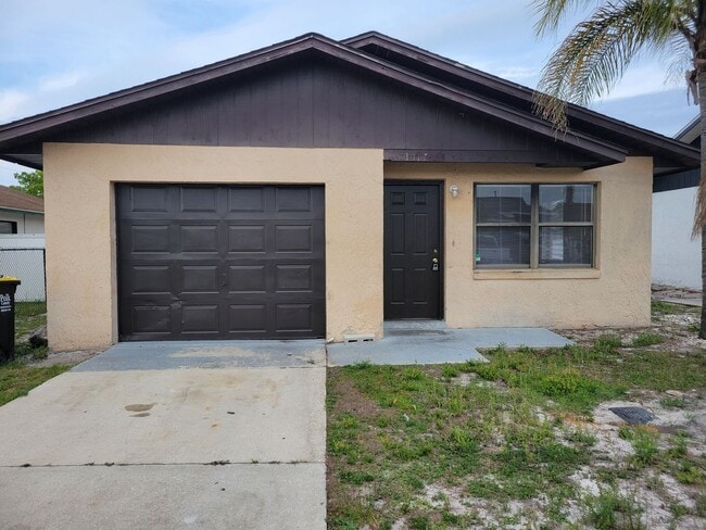 Building Photo - Two-Bedroom Home with Bonus Room in Winter Haven
