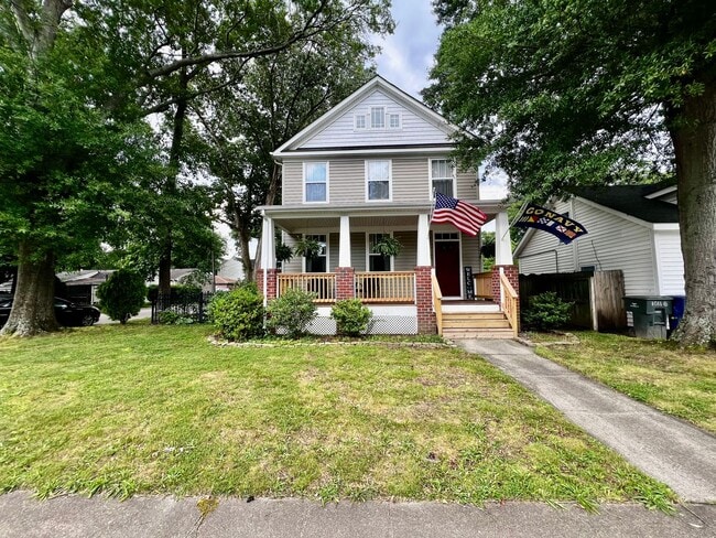 Building Photo - Gorgeous Home in the heart of Bayview Beach