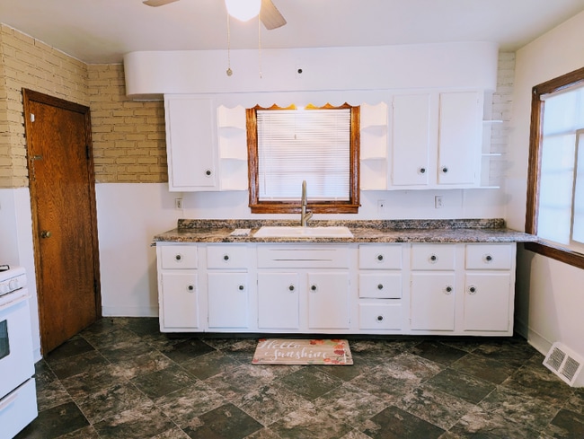 Photo - 801 Lathrop St