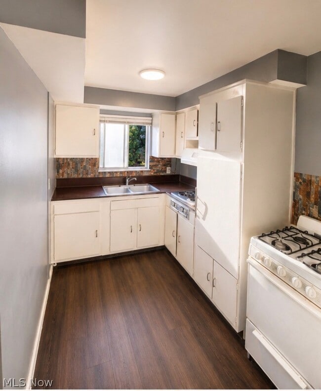 Photo - 17911 Lakeshore Blvd Unit 5