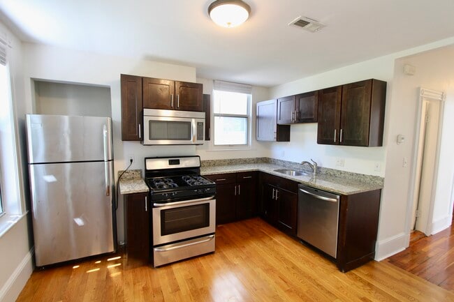 Building Photo - 299 Lexington St Unit 3