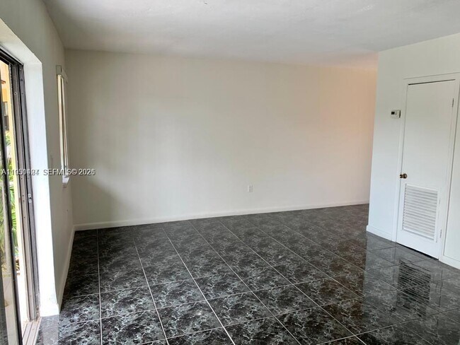 Photo - 3522 NE 166th St Unit 10