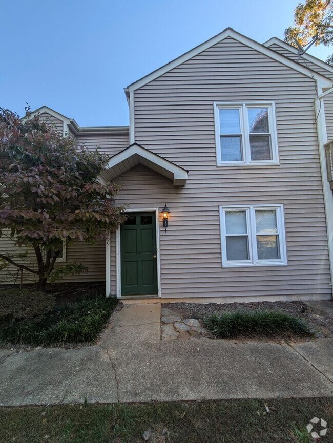 Building Photo - 2BD/2BA Condo Available Now in Hickory