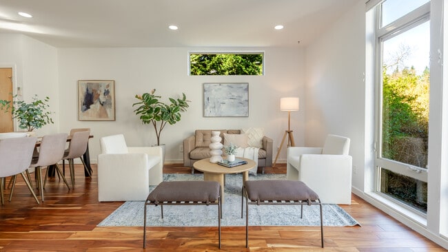 Building Photo - 3245 21st Ave W Unit 3245 21st Ave W, Seattle, WA 98199