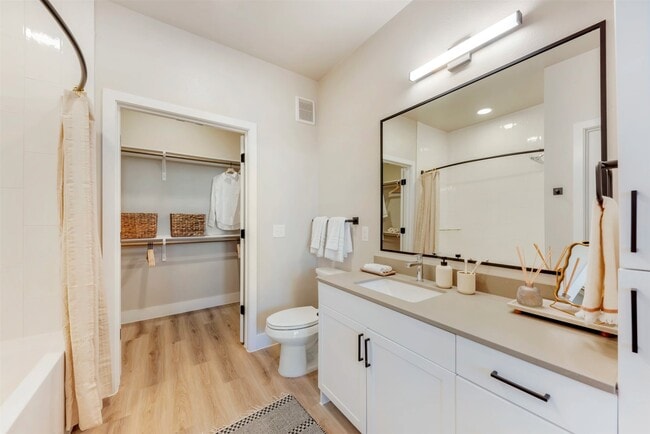 Photo - 2908 E Howard Ln Unit True