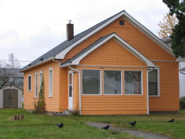 Building Photo - 2 bedroom 1 bathroom home in beautiful Blaine!