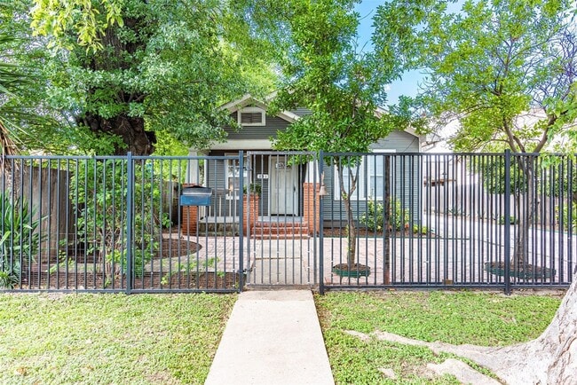 Building Photo - 231 Cody St