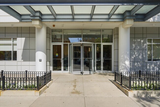 Photo - 1629 S Prairie Ave Unit 2910