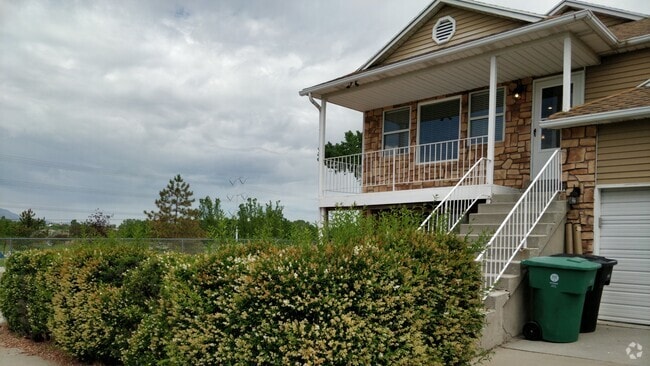 Building Photo - 940 W Red Oaks Dr Rental