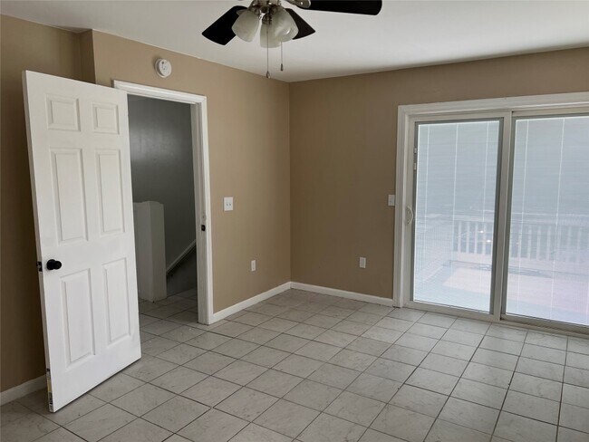 Photo - 180 Hawley St