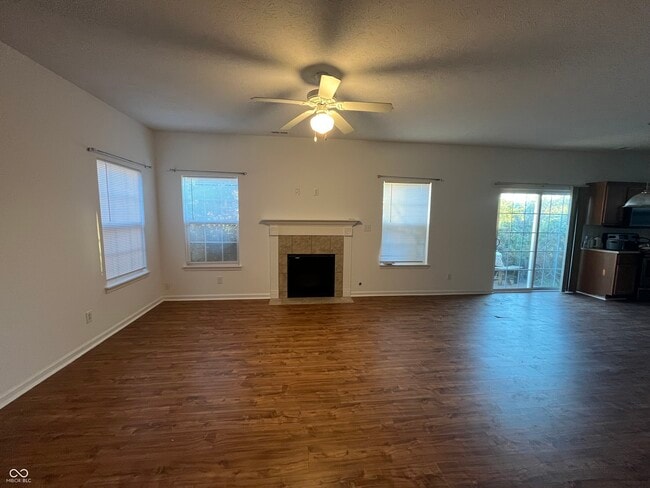 Photo - 857 Hildebrand Dr