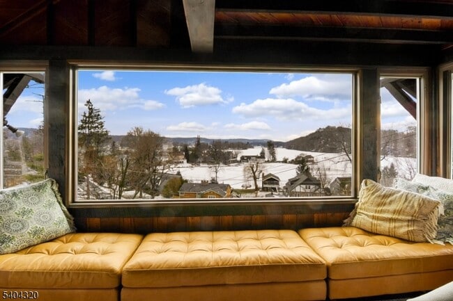 Photo - 77 W Shore Trail