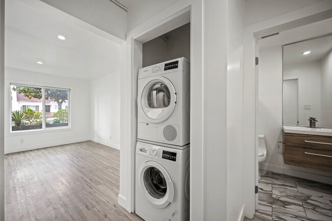 UNIT 1 - now available - 1101 N. Flower St.