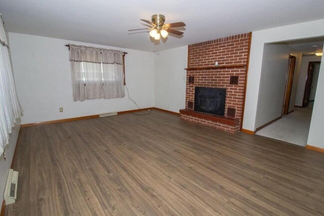 Photo - 517 E 2nd St