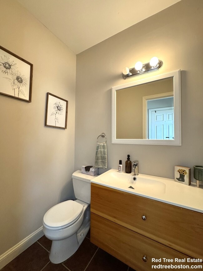 Photo - 4 N Crescent Circuit