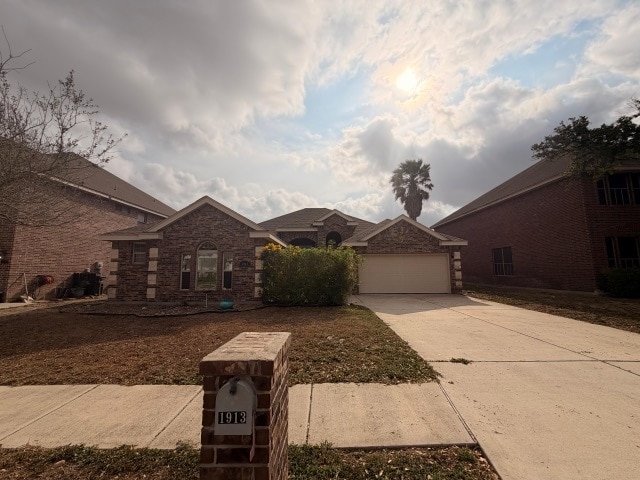 Building Photo - 1913 Bunting Ln