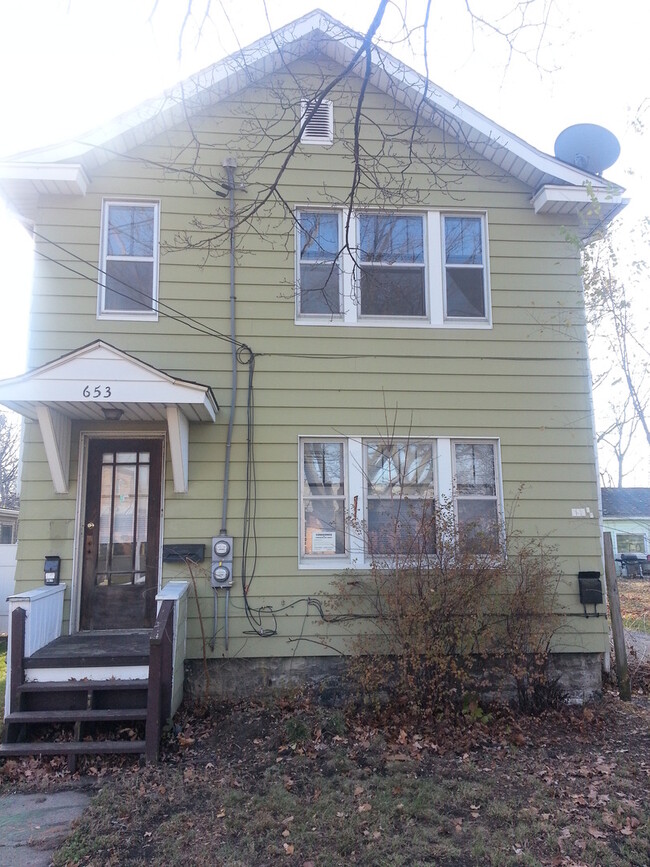Building Photo - 653 Oakhill Ave Unit Lower Rental