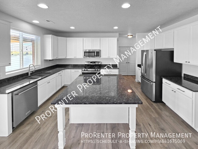 Photo - 1152 W Beacon Way