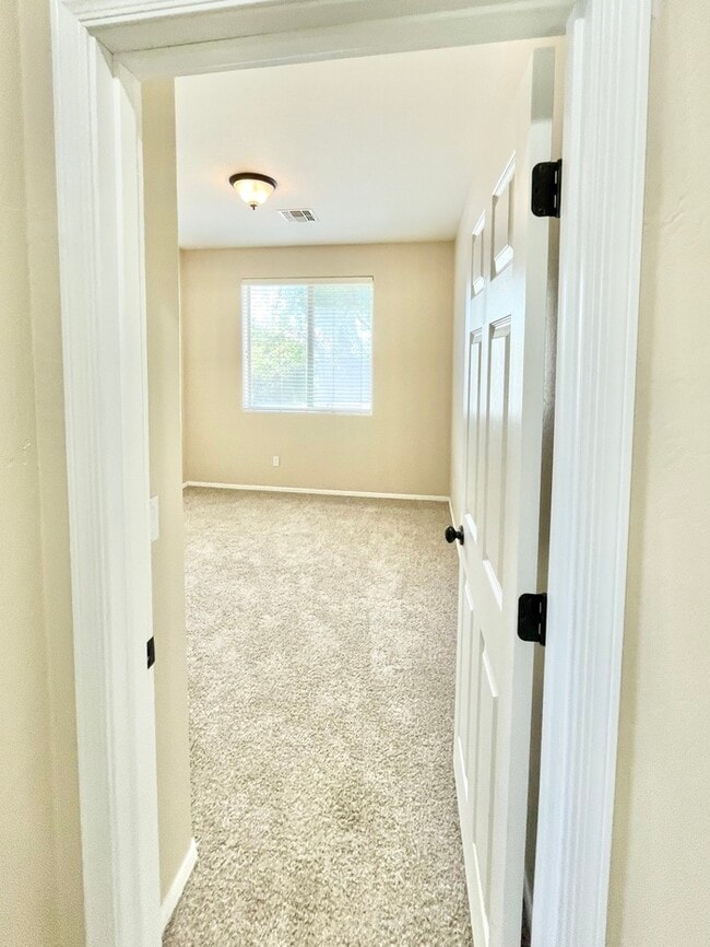 Photo - Fabulous 4-Bedroom Home For Rent in Goodyear!!