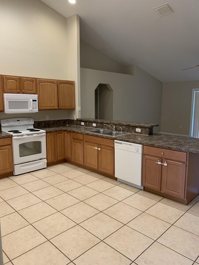1251 Creekview Ct