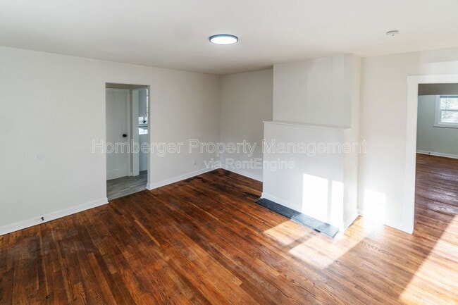 Photo - 1909 S Garden Springs Rd